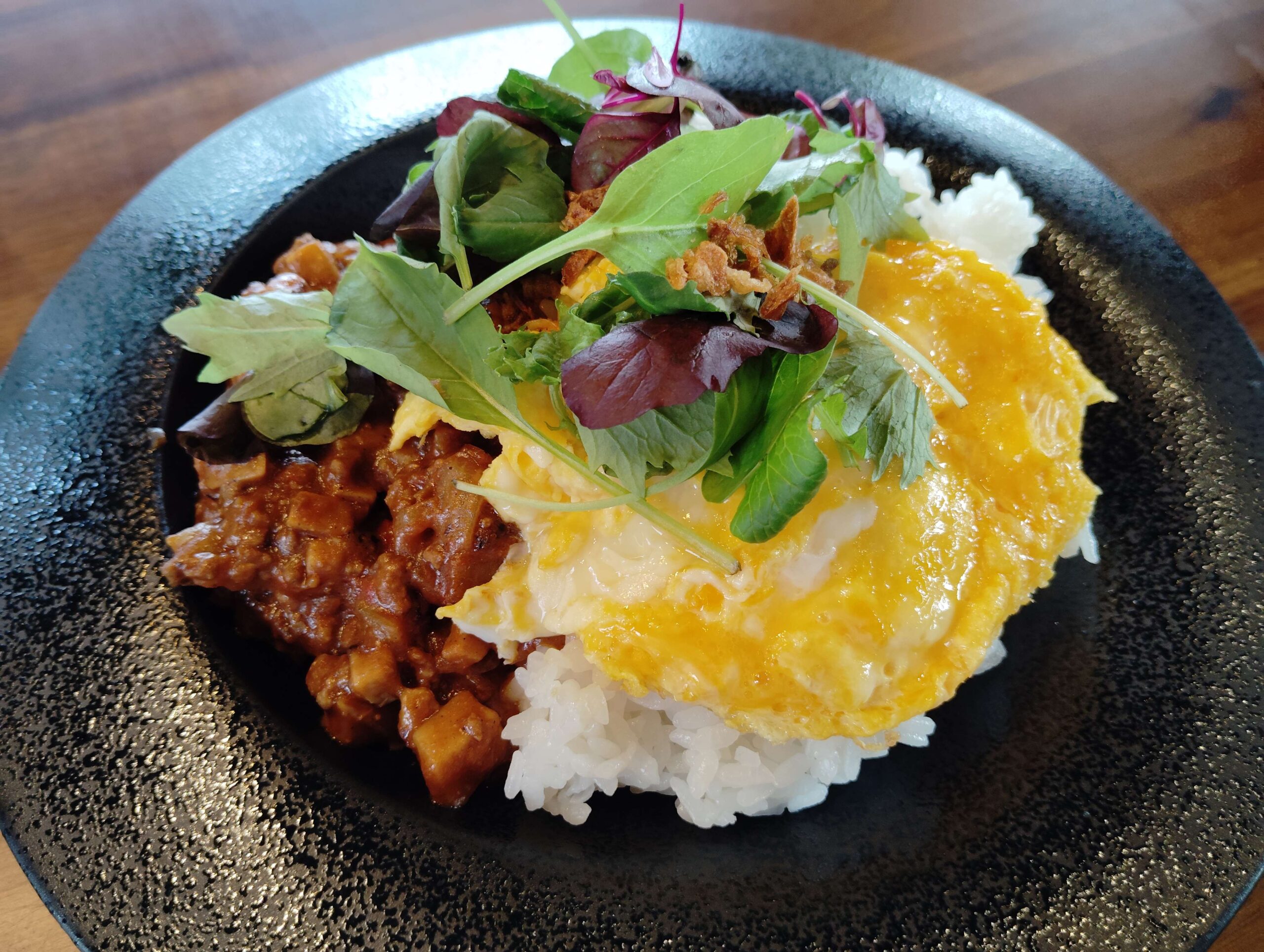 ふらっと、Deer’s Cafeへ。キーマカレーとメープルクロッフルでほっと一息。